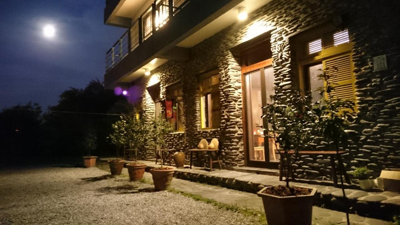 스톤 하우스 홈스테이 Yilan 외부 사진